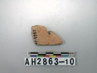 藏品(紅色夾砂素面陶片)的圖片